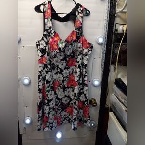 Torrid Hibiscus Floral Feminine Novelty Print Midi Dress NWT Sweetheart Neckline